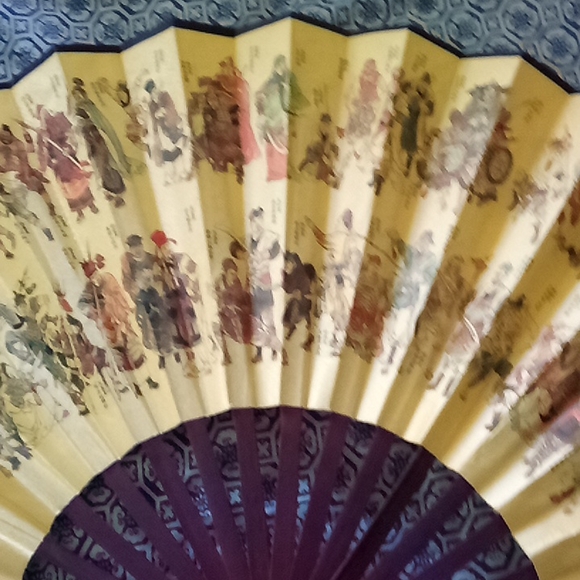 Beautiful silk Chinese fan - Picture 4 of 6
